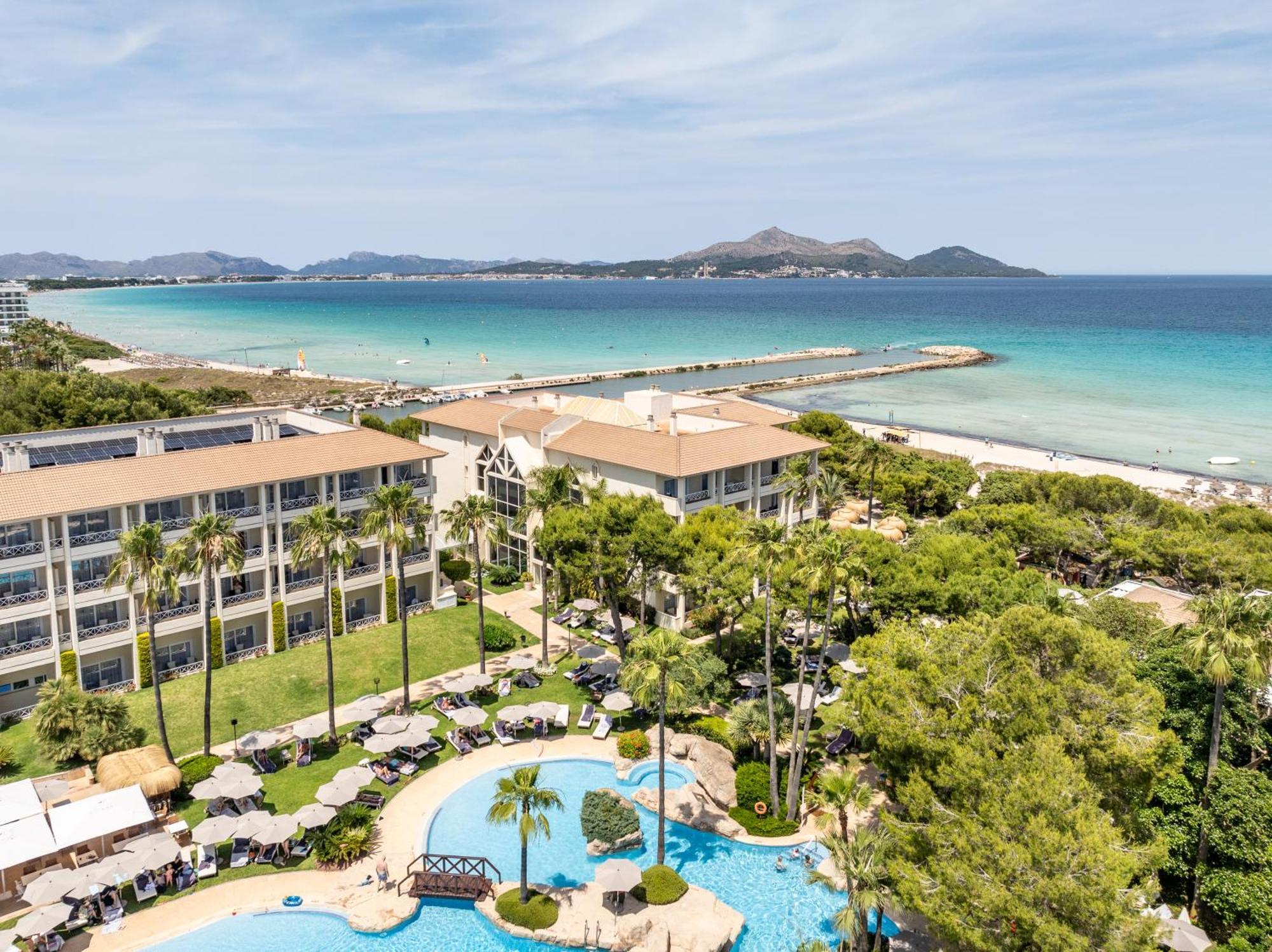 Grupotel Parc Natural & Spa Плайя де Муро Экстерьер фото Aerial view of the resort