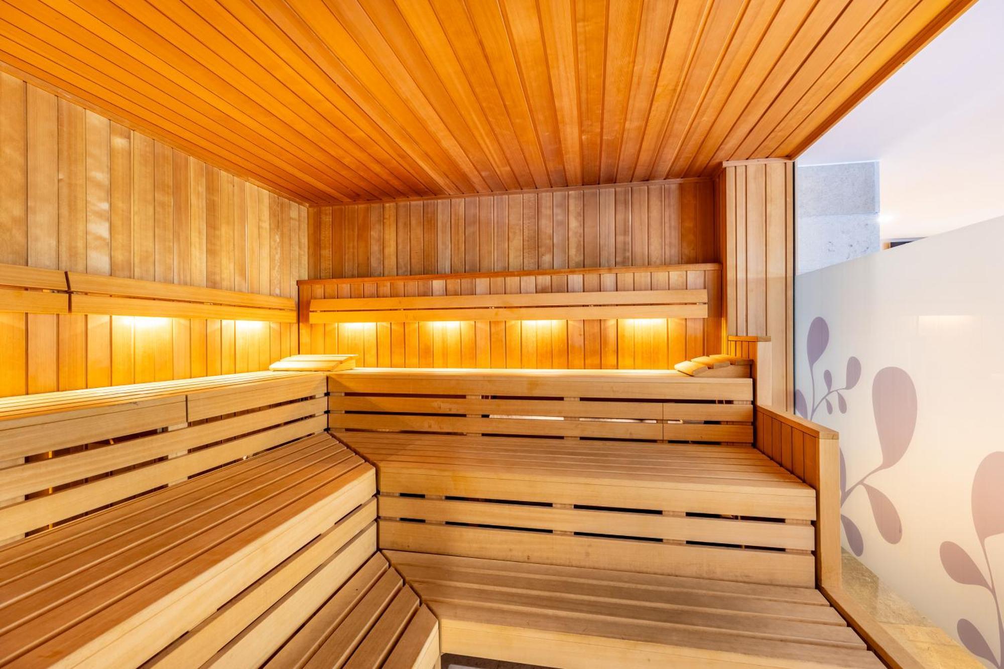 Grupotel Parc Natural & Spa Плайя де Муро Экстерьер фото A modern Finnish sauna