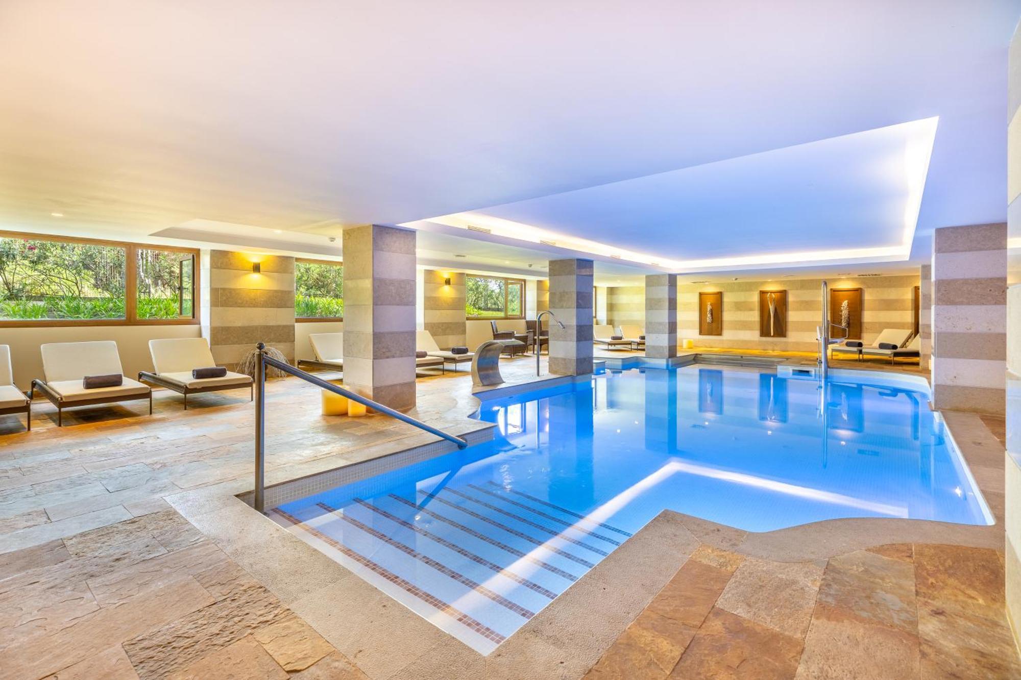 Grupotel Parc Natural & Spa Плайя де Муро Экстерьер фото Indoor pool