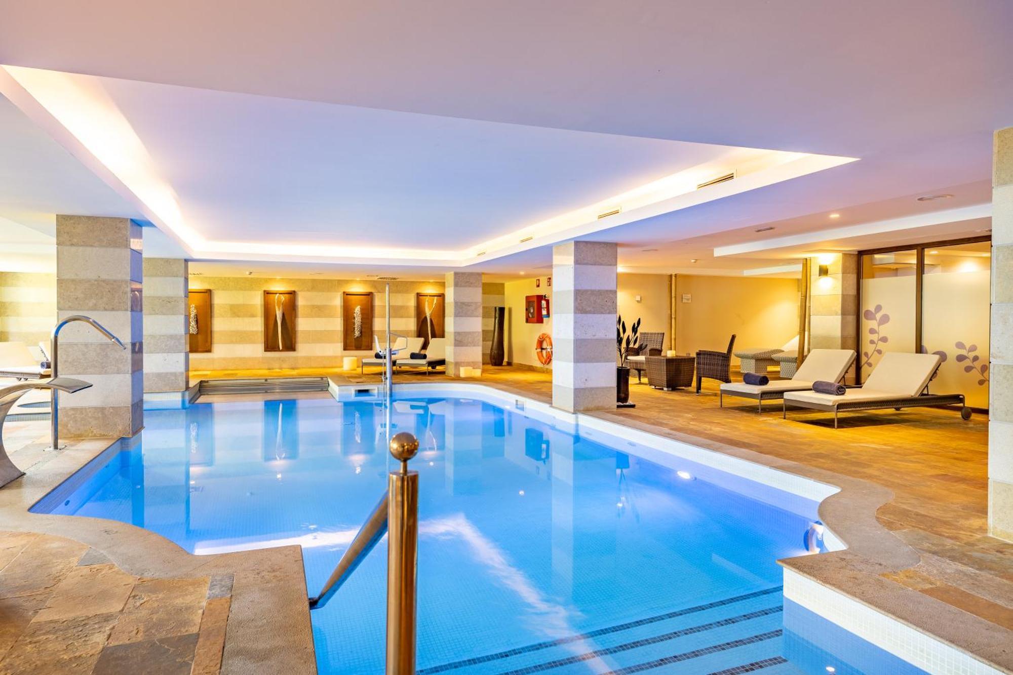 Grupotel Parc Natural & Spa Плайя де Муро Экстерьер фото The swimming pool at the hotel