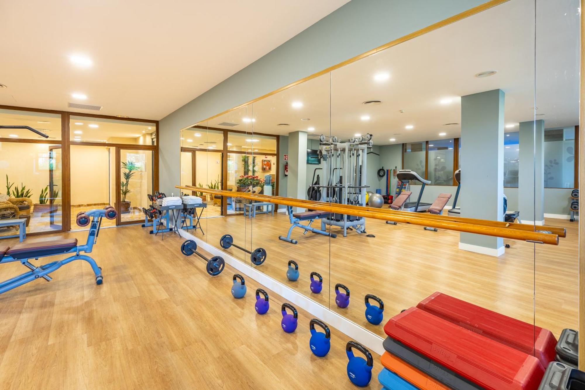 Grupotel Parc Natural & Spa Плайя де Муро Экстерьер фото The gym at the hotel