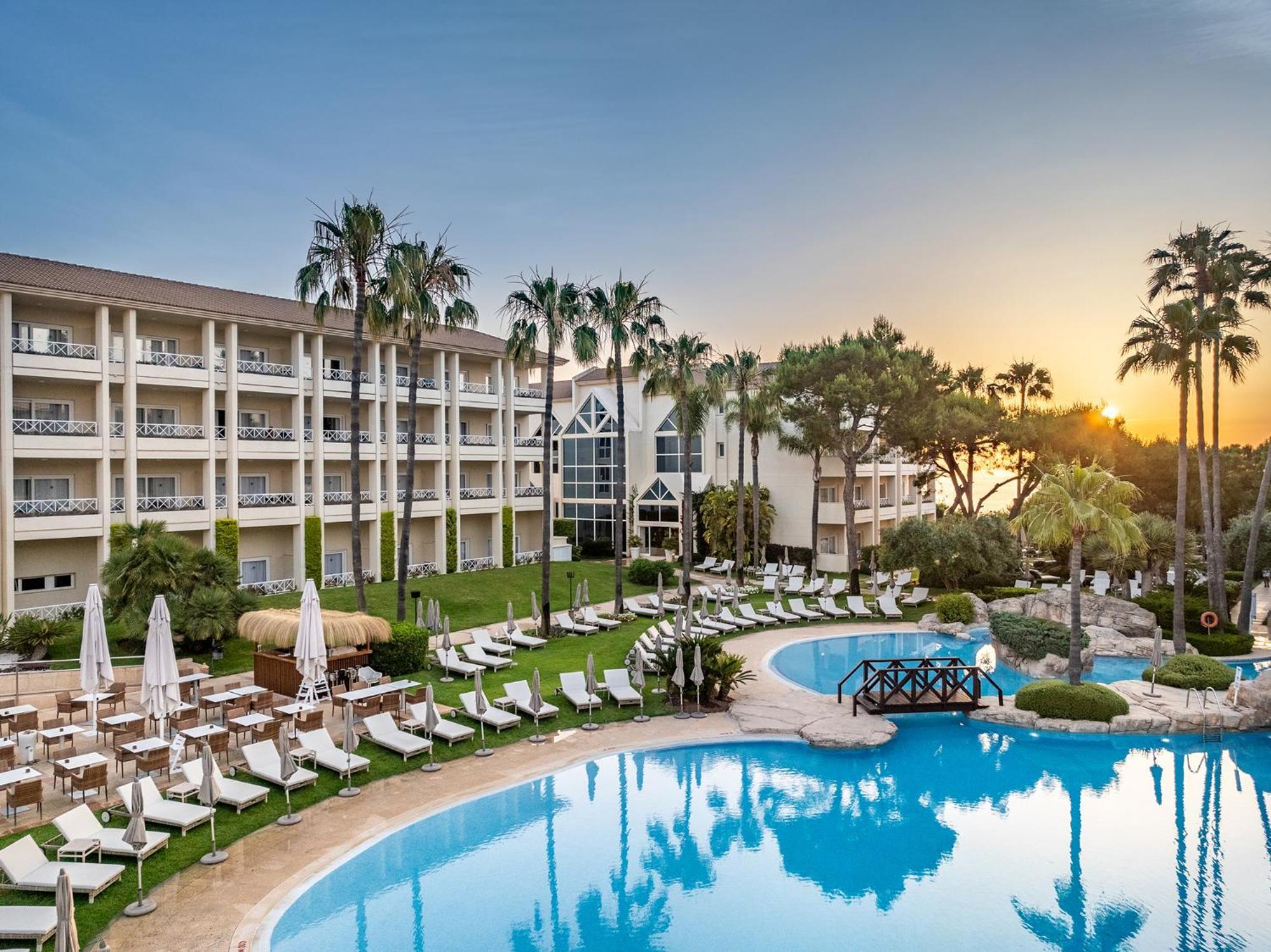 Grupotel Parc Natural & Spa Плайя де Муро Экстерьер фото Hilton Nicosia